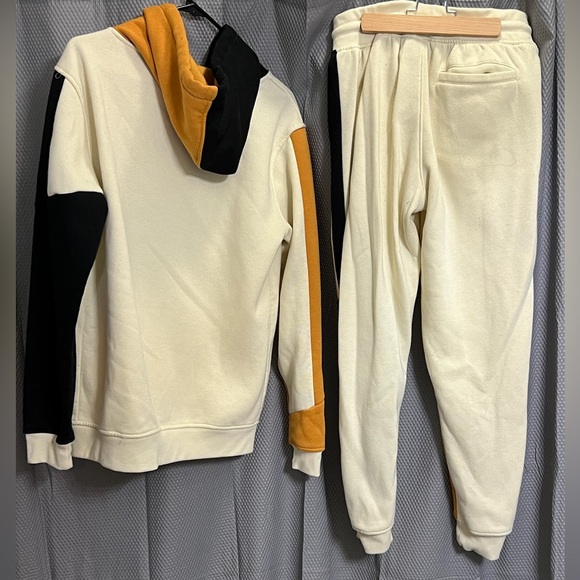 Mens hoodie and pants outfit size medium. - Picture 2 of 4